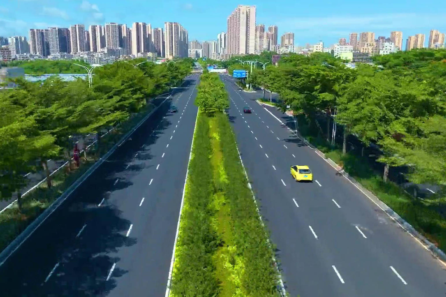 北站路西接西城快线,东连椹川大道,道路全长约1255米,是市区内东西