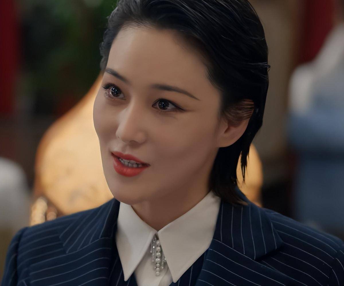 《民国大侦探》张馨予太圈粉了,素颜出镜超美,分饰两角演技炸裂_张茵