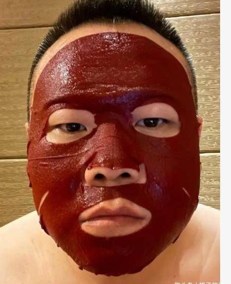 德云社岳云鹏晒自拍照,光着膀子敷美颜,网友:岳哥真接地气_徐筱竹