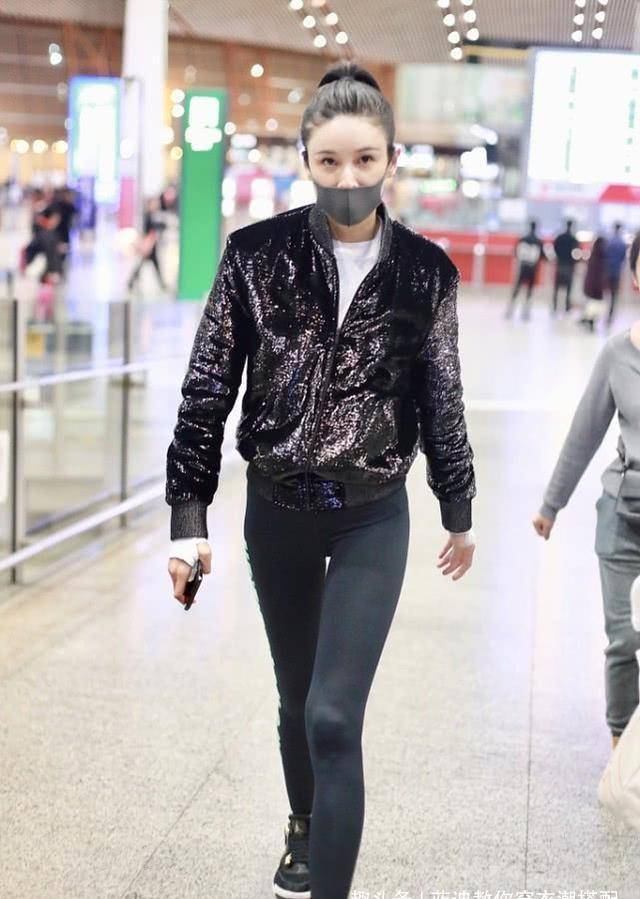 张蓝心真是魔鬼身材,迷人身段无人能及,侧面看去身材更好_时尚_版型