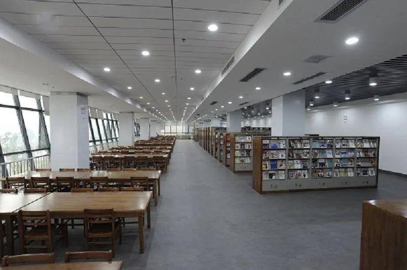 黄石市图书馆成立于1956年9月1日,是湖北省最早建立的地市级图书馆.