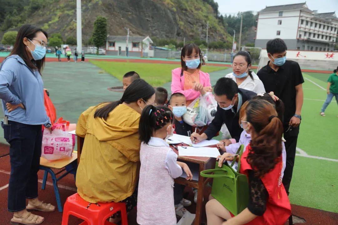 长阳各地仪式感拉满_资丘镇_校园_家长