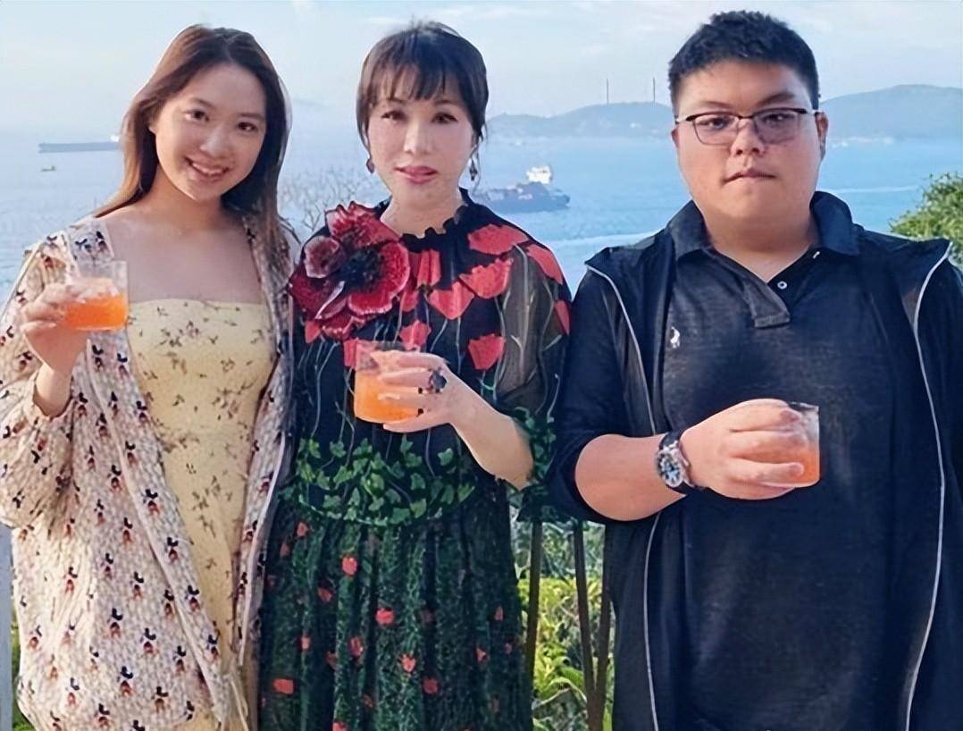 吕良伟儿子暗恋甄子丹女儿,可憨胖的吕善扬,让甄子丹很为难_知识_甄济