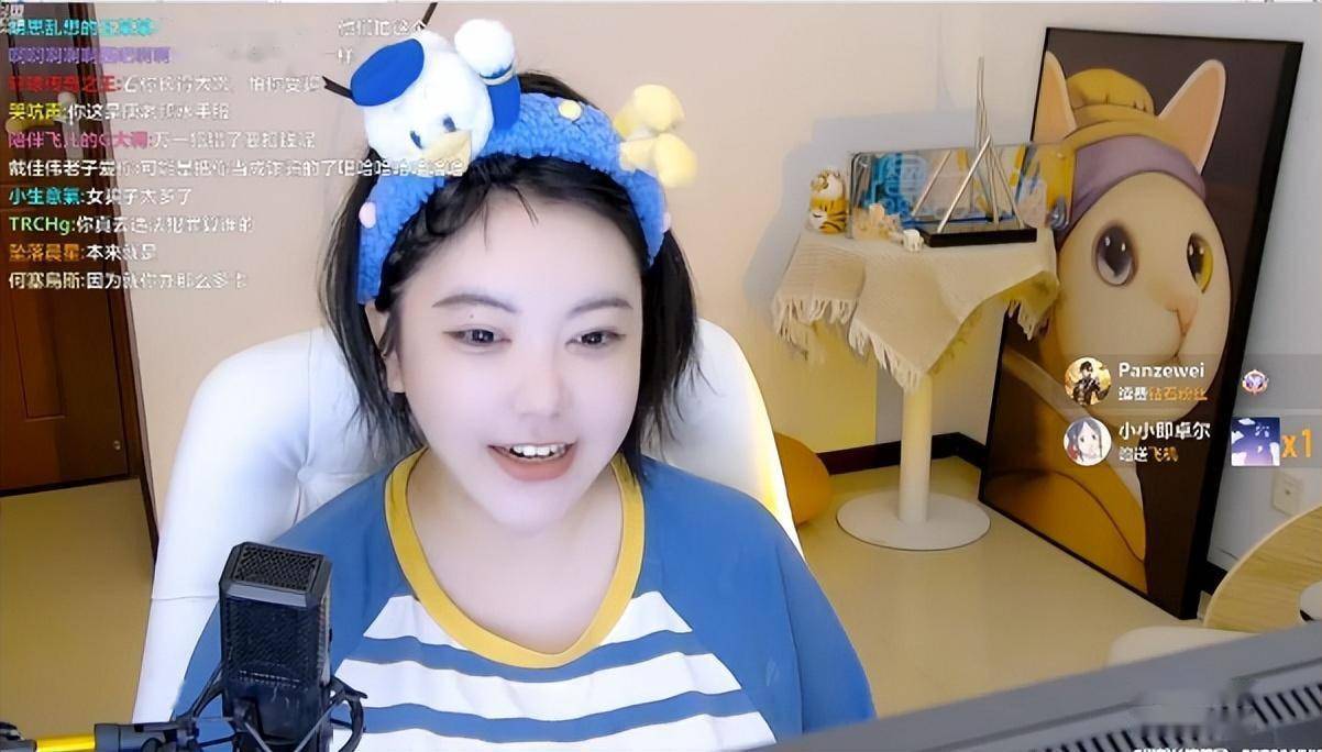 刘飞儿吐槽办银行卡受阻,遭质疑是诈骗,还要写保证书?_什么_因为_水友