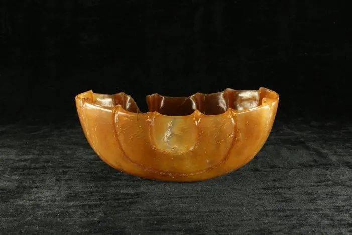 唐銀製花鳥文四曲長杯 唐銅鎏金鑲銀花鳥紋高足盃| Chinese Art | 2024 | Sotheby's