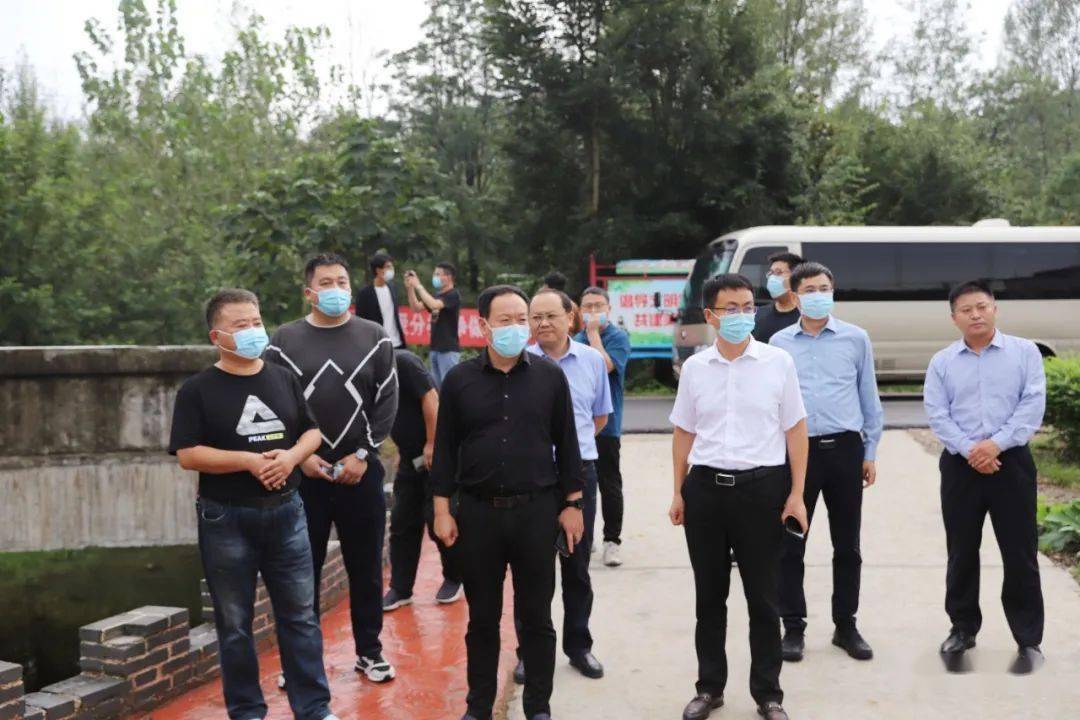 治理观摩组走进确山县,省住房和城乡建设厅村镇处副处长闫国平带队