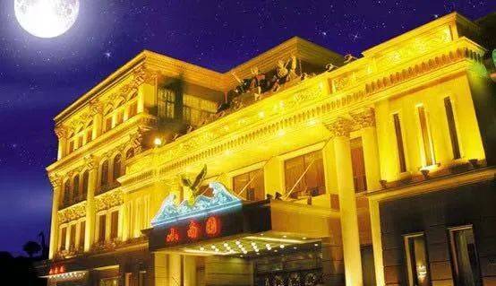 小南国用龙湖里延续自己的大店情怀_赵美娥_郑州_包间