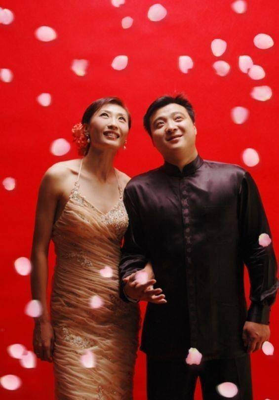 张宁和于洋离婚14年后,她幸福地嫁给了一个商人,嫁外人当爹_羽毛球