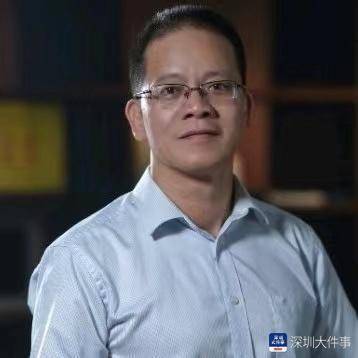 南都讯 记者王童龙岗区布吉中学新校长罗国亮在该校开学典礼上以