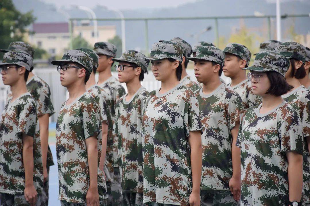 百炼成钢第一步 军容军貌展英姿——鼓山中学高一新生军训圆满结束