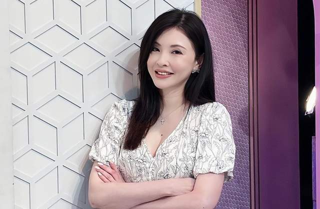 突发！51岁台湾知名女星何如芸宣布正式离婚,富商丈夫婚内多次被曝出轨