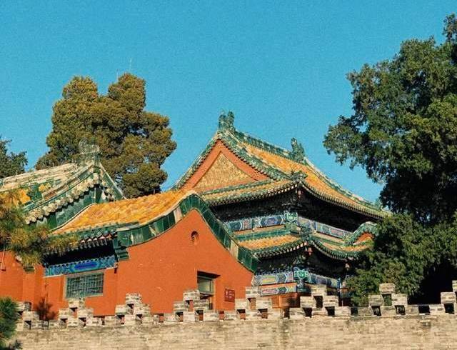 紫禁城旁的胜地，北京唯一保存的满族建筑，曾是多尔衮睿亲王府