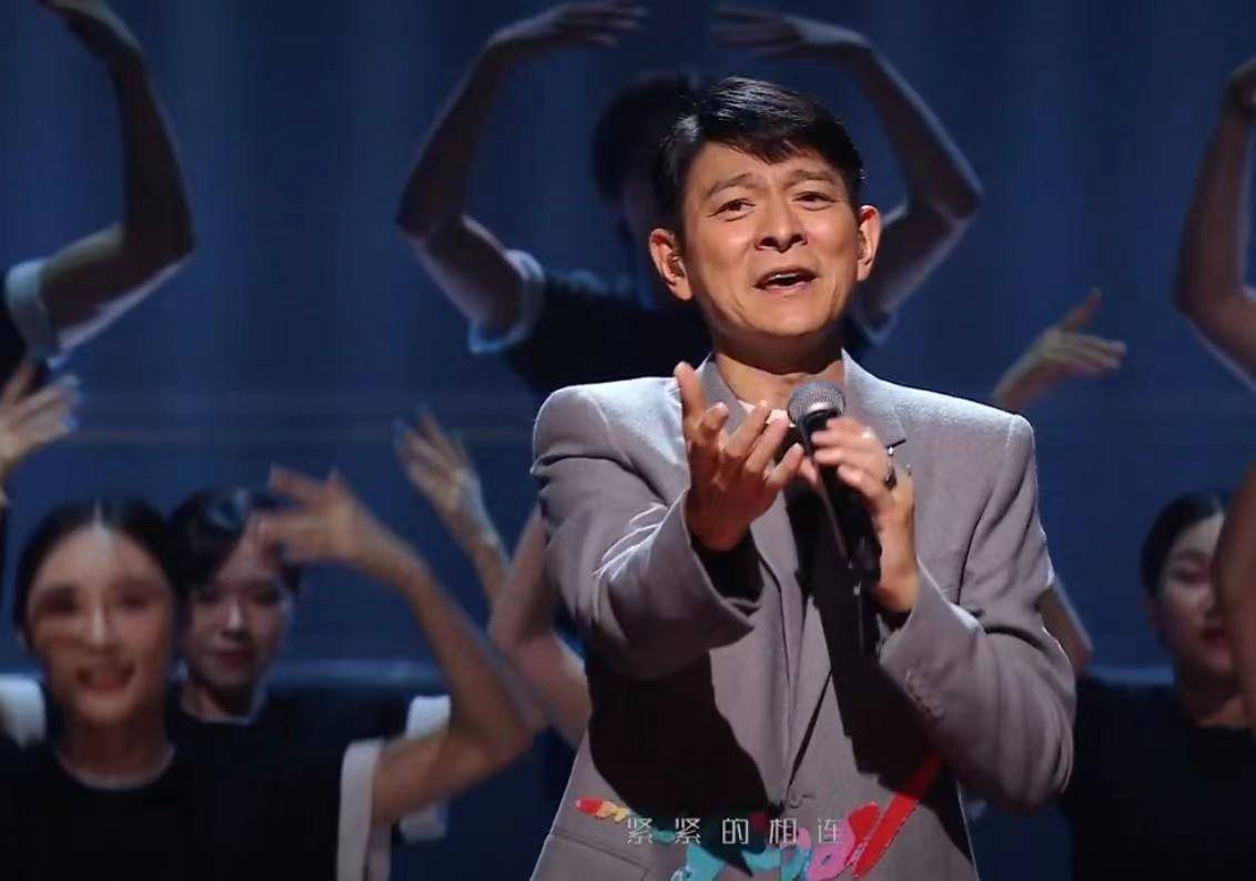抖音粉丝最多的是不是刘德华（斗音上粉丝最多的人）