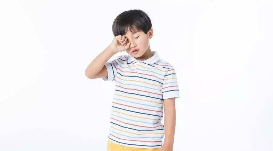 近视爱眯眼,危害竟然那么大!_眼睛_防控_度数