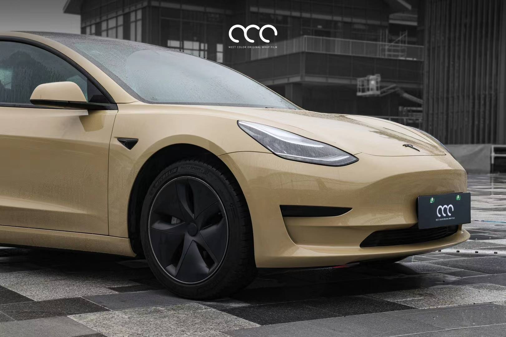 特斯拉model3漫彩改色膜阿布扎比沙漠黄,科技感十足_搜狐汽车_搜狐网