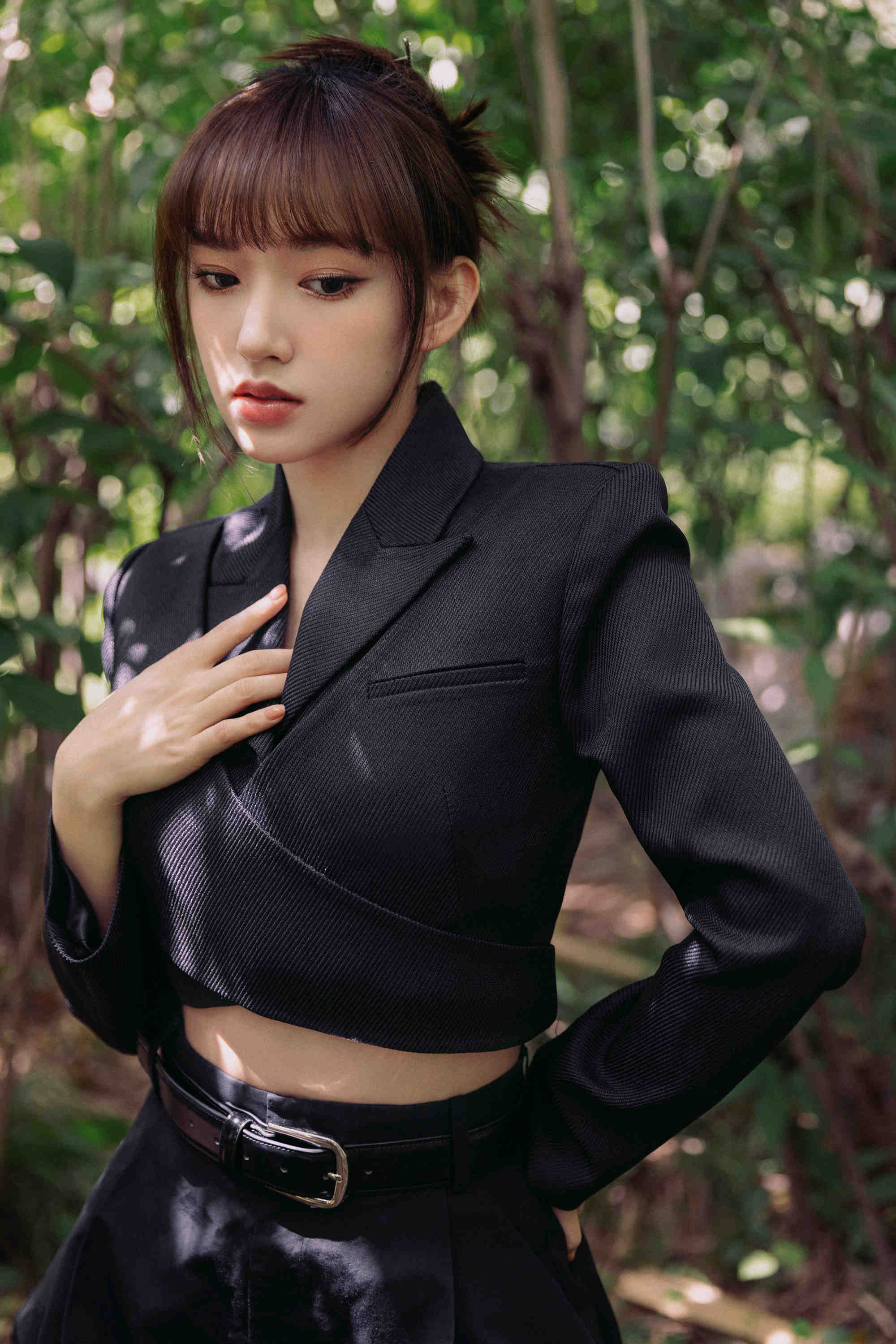 原来程潇才是隐藏的时尚达人,这款初秋穿搭,既秀身材又干练利落