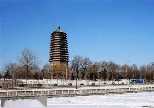 的慈寿寺塔(也称万寿塔,万寿路之名便是根据它来的),白塔庵,摩诃庵