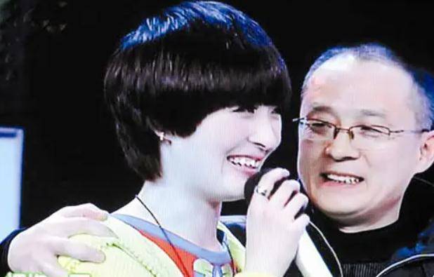 曾轶可:演唱实力备受质疑,与刘亦菲暧昧争议不断,性取向成迷_包小柏