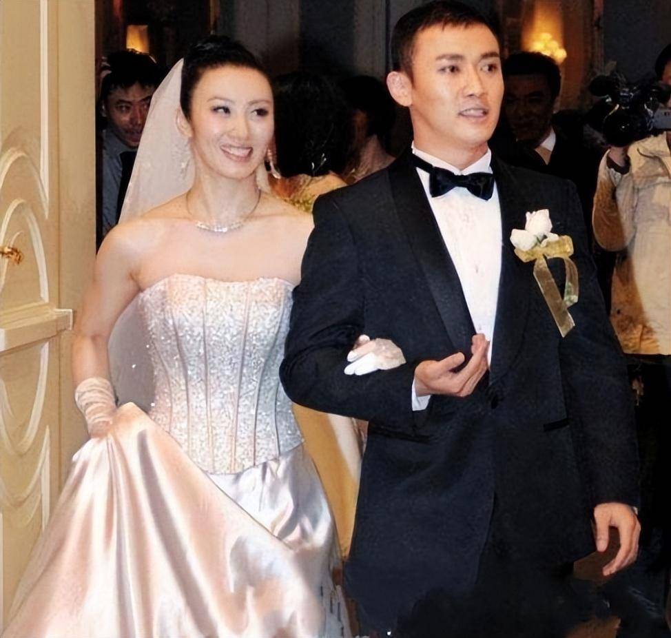 从领证再到后来的婚礼都是她一个人一手操办,聂远从没有操过心