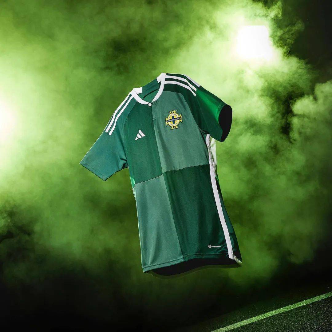 阿迪达斯发布北爱尔兰国家队2022/23年主场球衣_徽章_白色_绿色