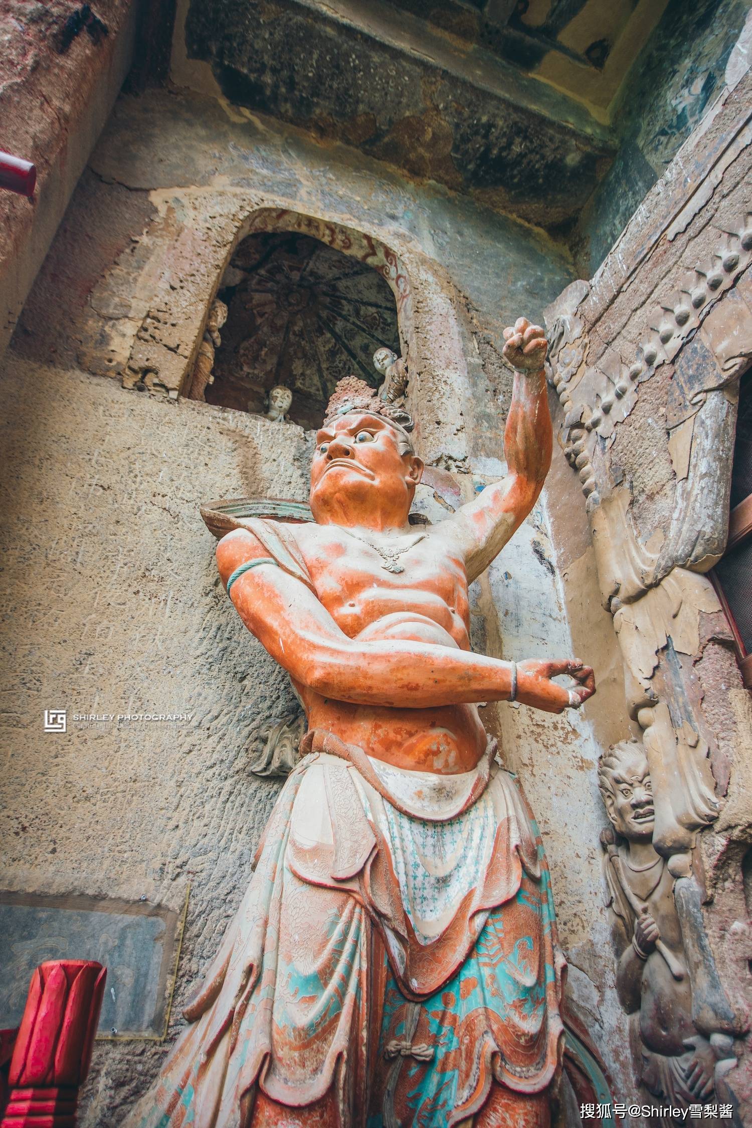 四大石窟之一,90度垂直崖壁险过悬空寺,堪称恐高游客的噩梦_栈道_佛像