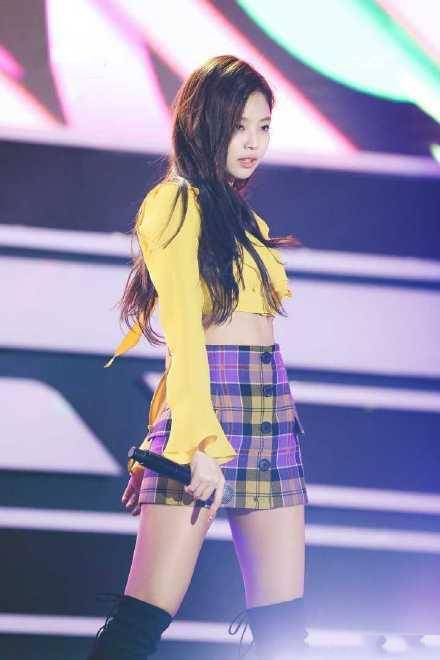 jennie金智妮晒露脐装美照,小蛮腰细得太惊人_时尚_舞台_白色