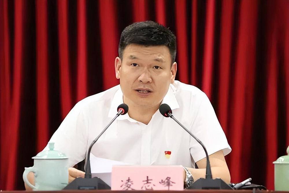 年仅34岁的凌志峰从老家富阳市调任淳安县,陆续担任淳安县委副书记,县