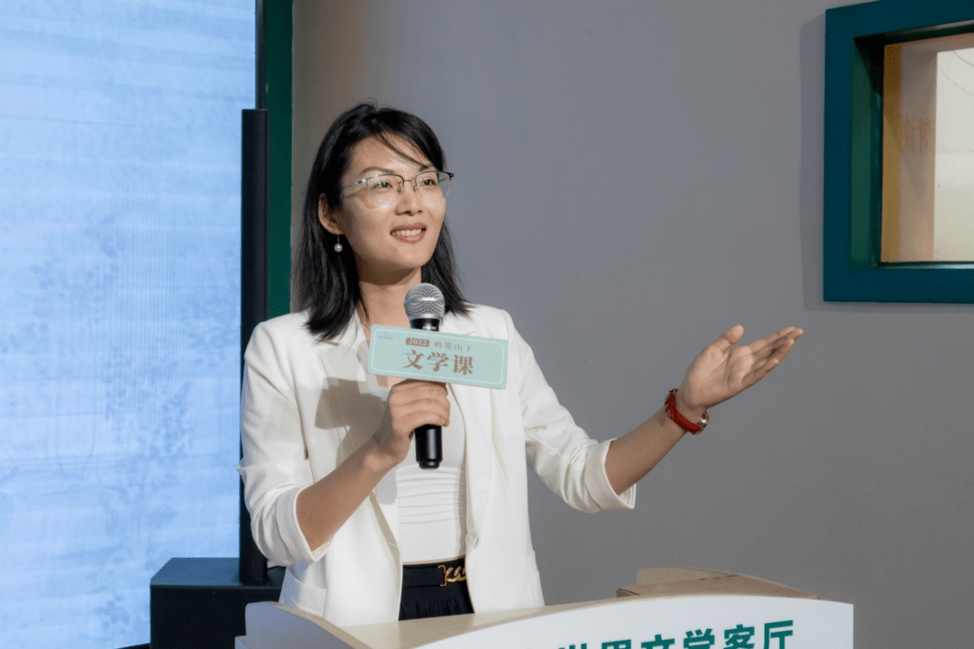 阅城·阅《南京》第二节文学课的主讲老师陈媛媛,区优秀教育工作者,教