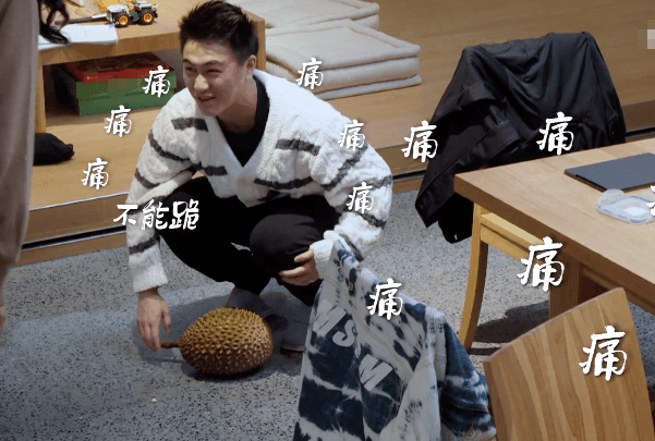 并且何猷君还是个家世好很有名气的人物,跪榴莲还那么的疼,但是奚梦瑶