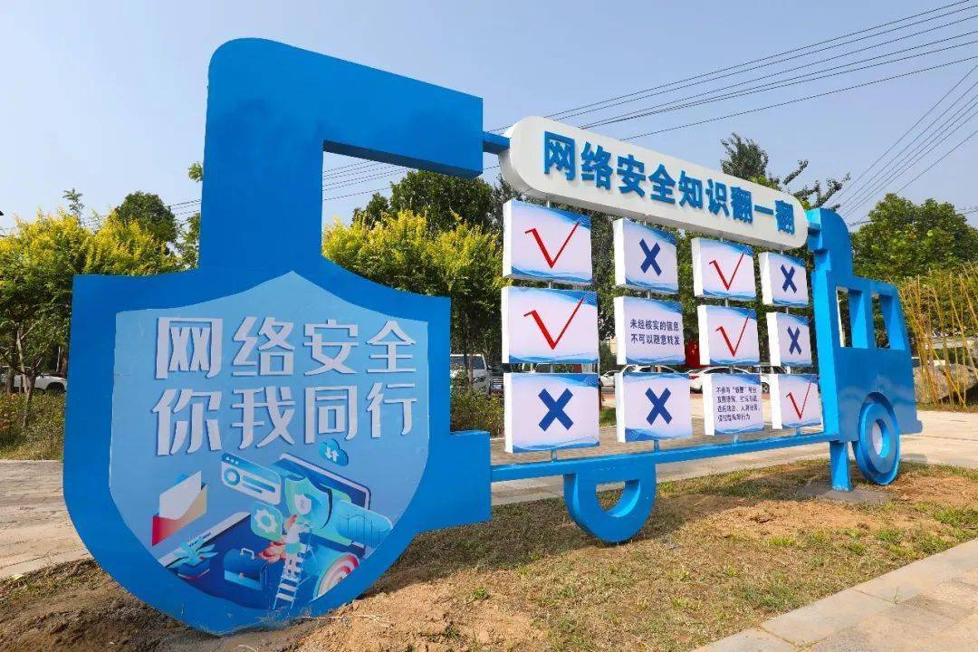 "劝学园紧邻大名一中和大型居民小区,是一座人流量大的开放式公园.
