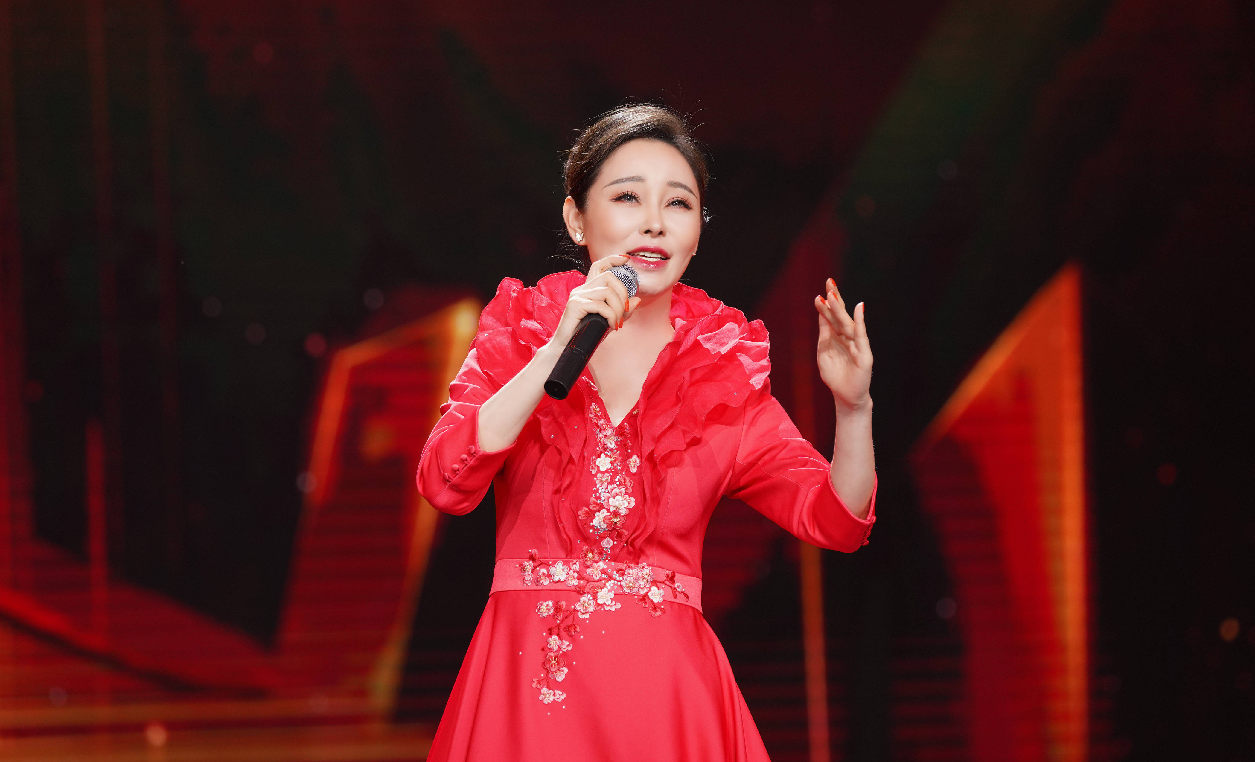 石梅青年歌唱家新歌上线《同心奋进在一起》_弦乐_录音_中国