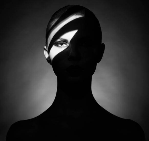 人体的高级感,国外摄影师用相机给模特穿上光影_mayer_george_照片