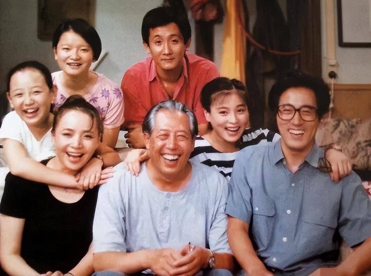 1993年,英宁和英达两兄弟计划拍摄电视剧《我爱我家》.