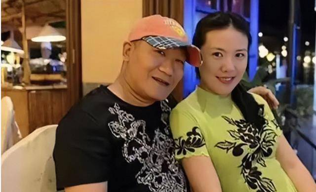 59岁谢东给4岁儿子庆生,儿子想要漂亮媳妇和蛋糕,跟爹一样出息_侯宝林