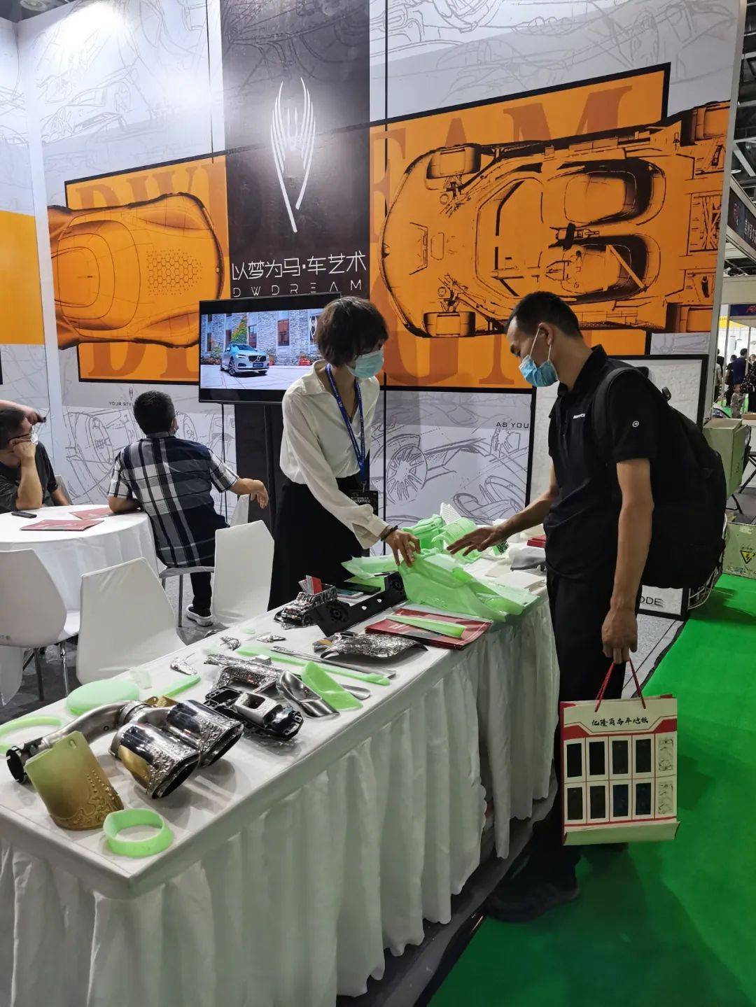 RA车展首日火爆,100款商务车改装力作锋芒毕露_搜狐汽车_搜狐网