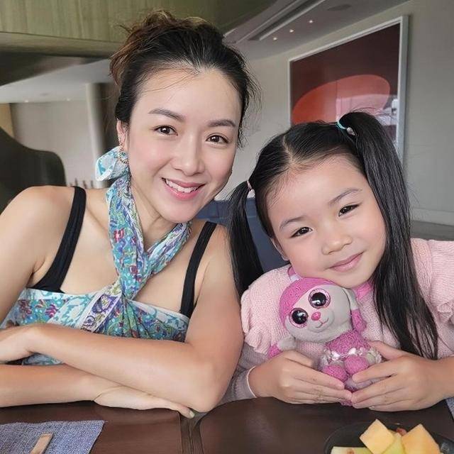 陈豪陈茵媺6岁女儿确诊新冠 目前全家居家隔离