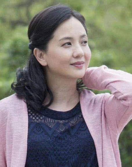 丈夫突然因为得病去世了,而老公的去世并没有让陶慧敏失去理智,反而一