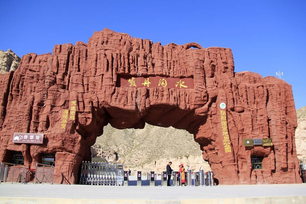 关于张掖,关于那儿的美景,相信已经有太多的资料介绍过.