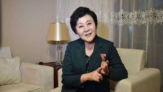 朝鲜播音员李春姬被授予“英雄”荣誉称号