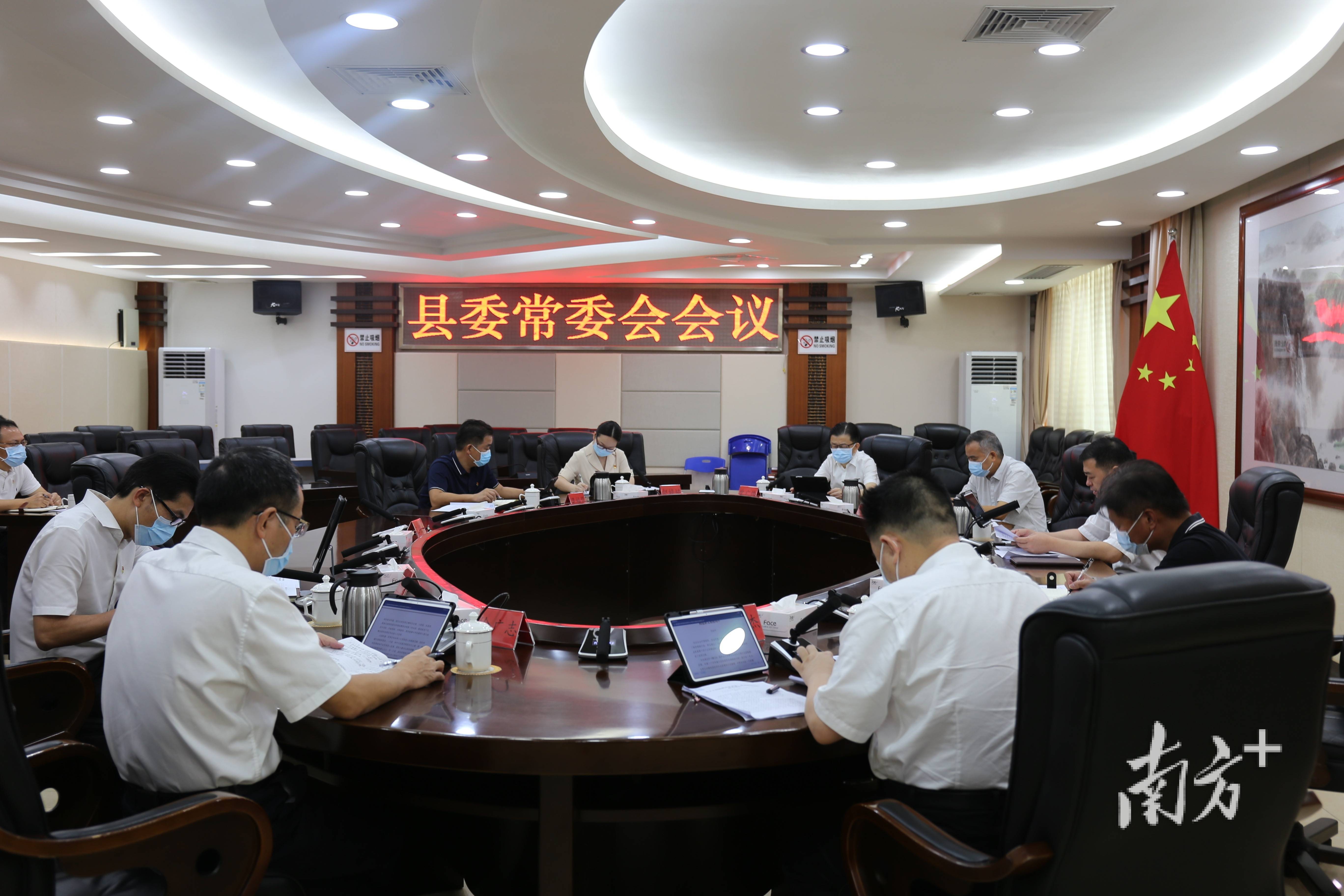 新兴：更好统筹发展与安全，切实维护社会大局和谐稳定_工作_会议_建设