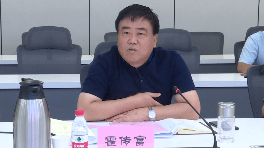 座谈会由市委政法委常务副书记,二级巡视员霍传富同志主持.