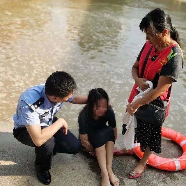 惊险！蒙山一女子跳河轻生，水已经淹到脸部 警民联手施救刘健文圩镇成功 3611