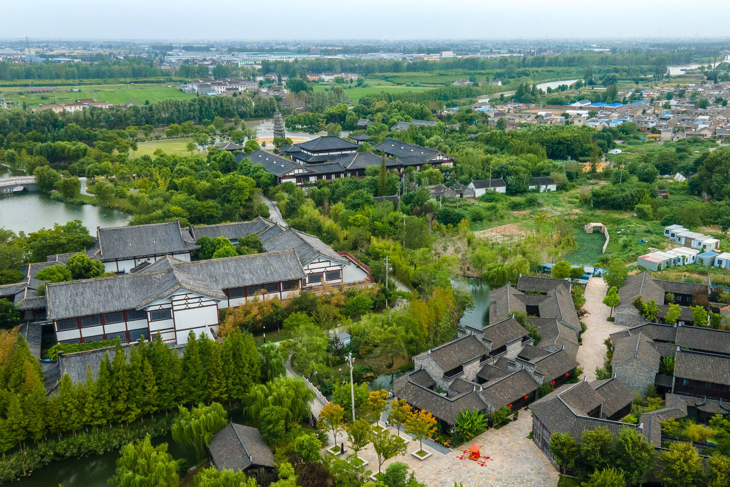 当然,如今的西溪景区并非最初古时的,而是根据历史及传说复建的,但也