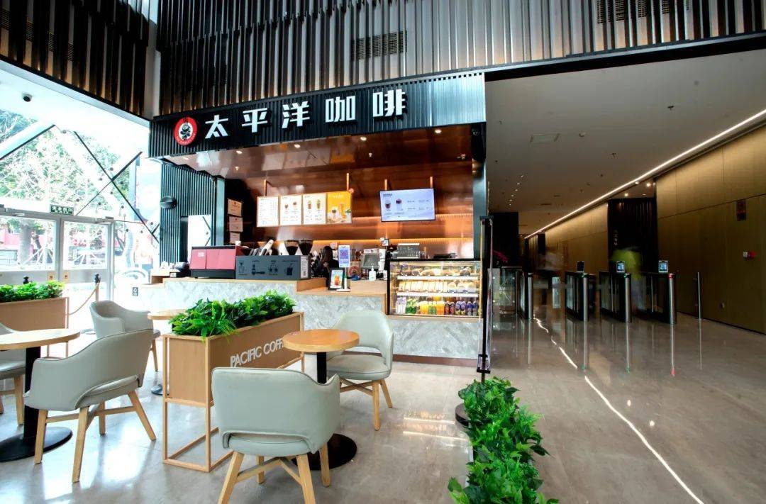 北京复星国际中心大堂一侧,配有咖啡吧,复星商社精品店,可随时为客户