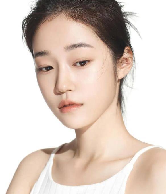 今年的模特"陆云舒"成为韩国整形医院最受欢迎的整形模板_双眼皮_自然