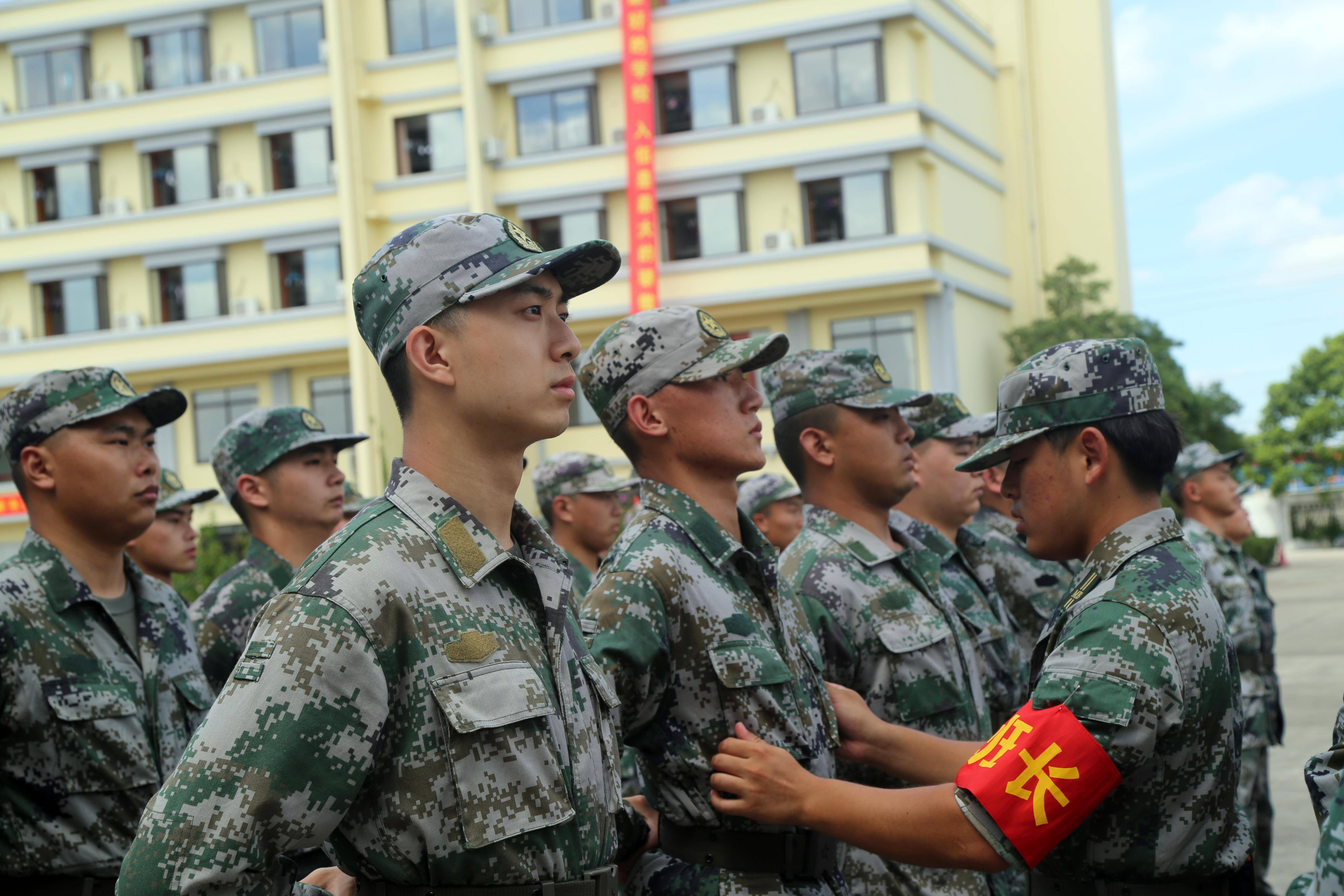 部队训练服图片