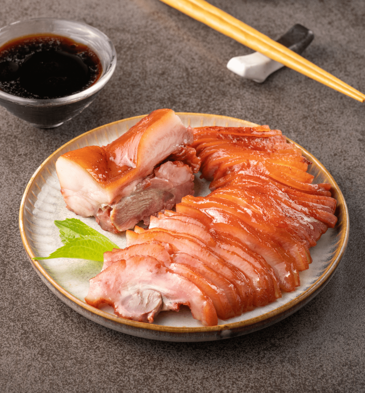 老卤猪肉头是紫燕百味鸡热卤的代表产品之一,其精选新鲜优良猪头肉