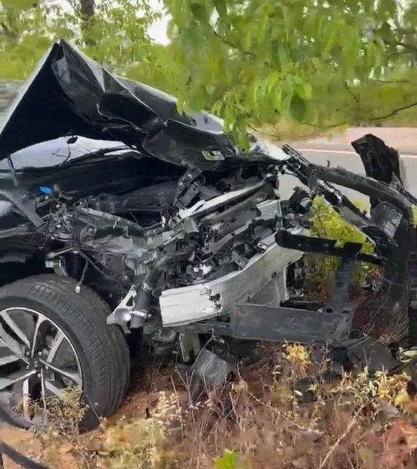 量产版理想l9全国首撞:"腰斩"雪佛兰,疑有人员受伤_搜狐汽车_搜狐网