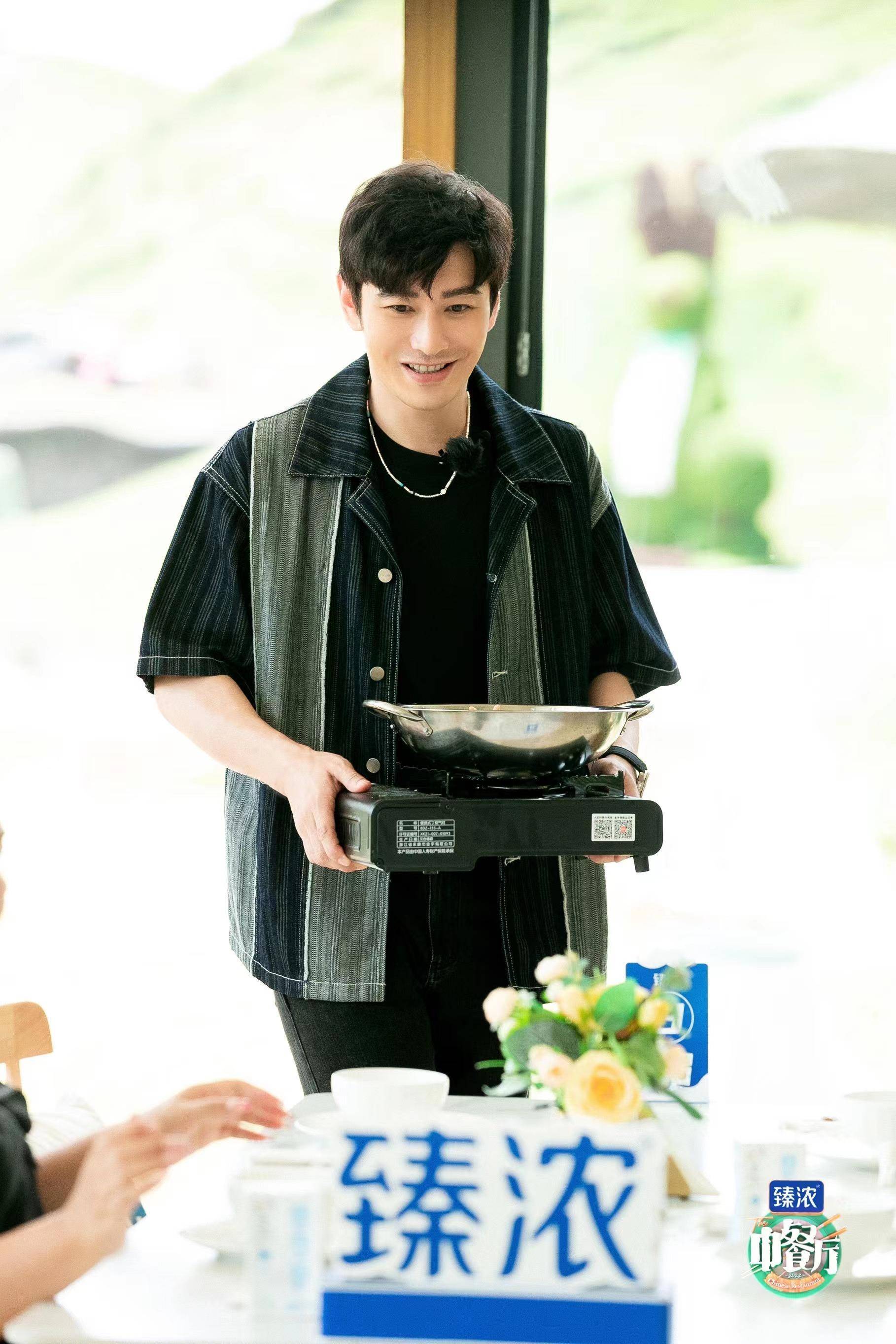 《中餐厅6》刘畊宏夫妻挑战营业,黄晓明章若楠跟跳本草纲目_大厨_工作