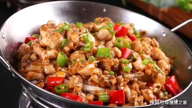 干锅牛蛙的家常做法,肉质鲜嫩香辣过瘾,味道巴适得板_美食_香味_芹菜